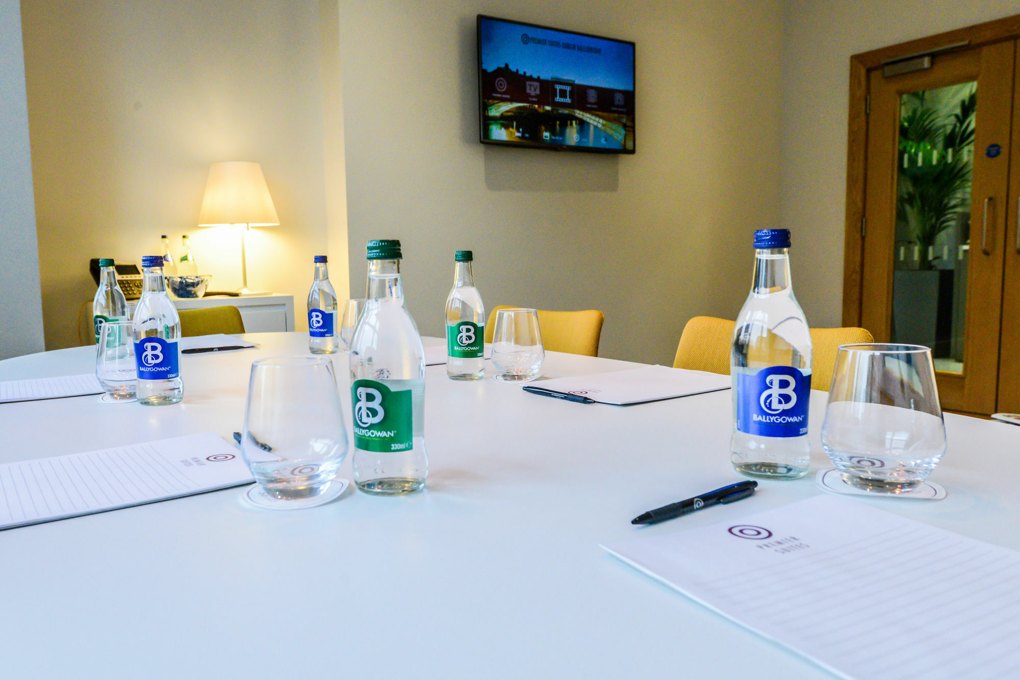 Premier Suites Dublin, Ballsbridge ภายนอก รูปภาพ